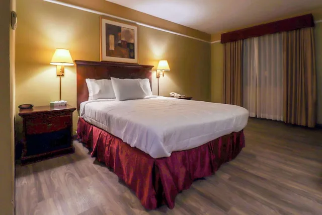 غرفة قياسية بسرير كوين، Econo Lodge Blythe, CA 2/3