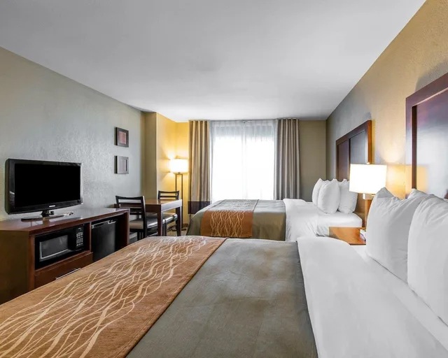 غرفة قياسية بسريرين كوين، Comfort Inn & Suites Ventura Beach 8/9