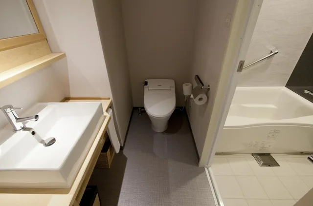 غرفة بسريرين منفصلين بحمام خاص، Cocochee Hotel Numazu 3/4