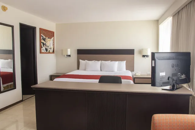 جناح تنفيذي بسرير كينج، Ramada by Wyndham Hola Culiacan 3/4