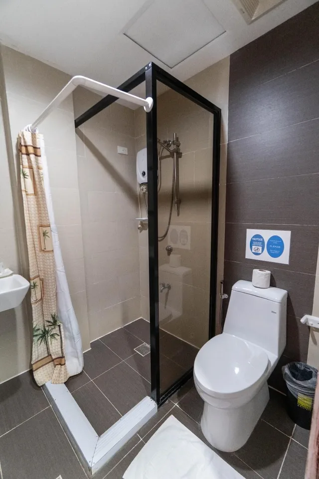 Deluxe, Queen Bed, One Averee Bay Hotel 3/3
