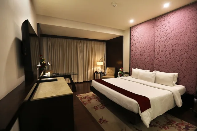 Deluxe, King Bed, Bathtub, Royal Orchid Jaipur 6/10