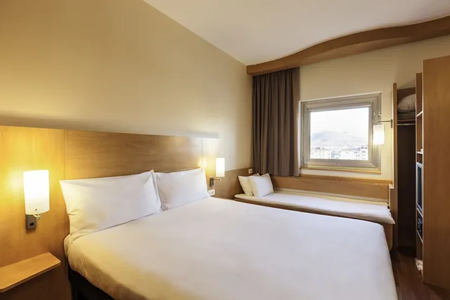 Room, 1 Double and 1 Single Bed, Ibis Antofagasta 4/7