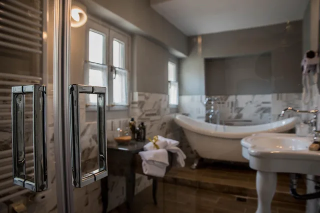 1 Bedroom, Deluxe, Suite, Executive Level, Bathtub, Kyria Boutique House 5/5