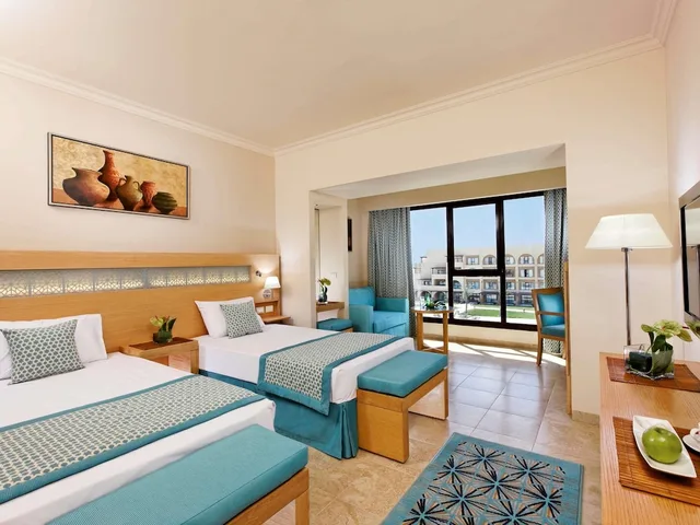 غرفة ديلوكس بسريرين منفصلين بإطلالة على المسبح، Movenpick Waterpark Resort and Spa Soma Bay 2/6
