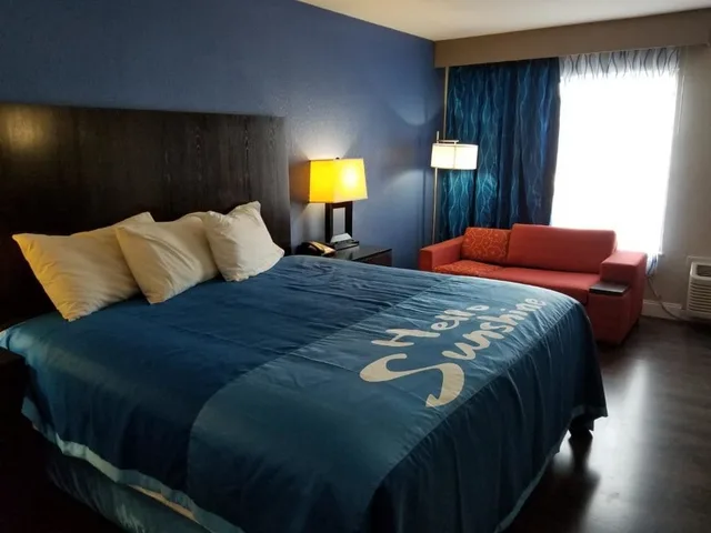 غرفة بسرير كينج للمدخنين، Days Inn by Wyndham Thomson 1/2