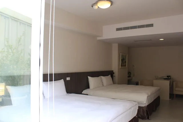 جناح حصري بسريرين كوين بشرفة، Sunnyside Hotel 1/2