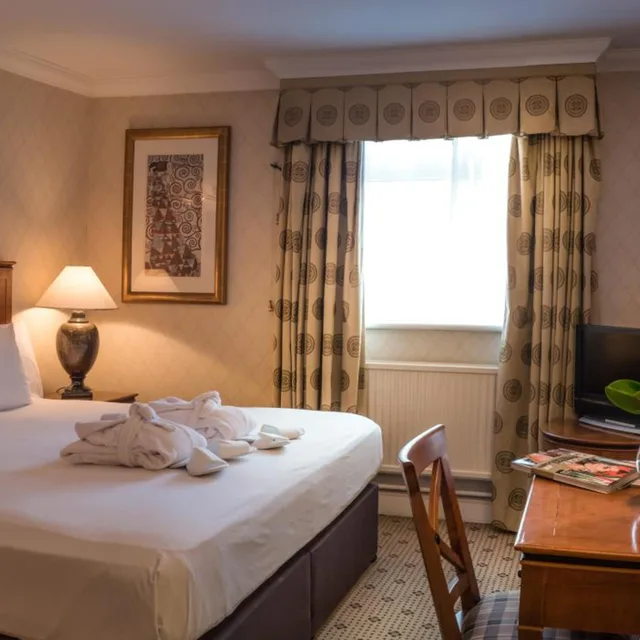 Deluxe, Suite, with Pool، Apollo Hotel Basingstoke 4/5