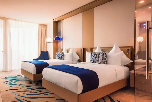 غرفة ديلوكس بسريرين منفصلين بشرفة بإطلالة جزئية على البحر، Paragraph Resort Spa Shekvetili Autograph Collection 2/6