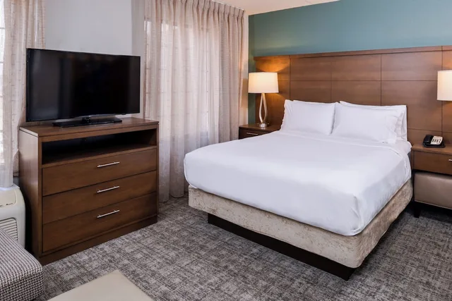 Studio, Suite, Queen Bed, Kitchen, Staybridge Suites Indianapolis Downtown Convention Center 1/3