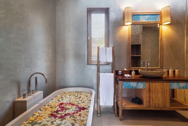 Suite, Queen Bed, Ocean Front، The Sankara Beach Penida 2/3