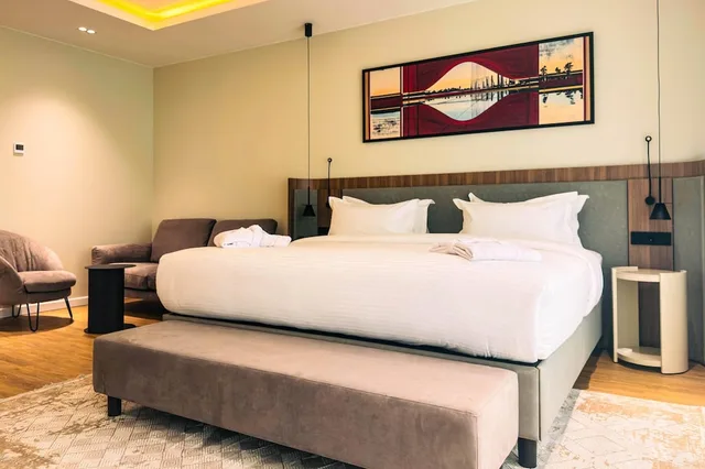 جناح غراند بسرير كينج، Ramada Plaza by Wyndham Tashkent Airport 1/2