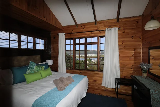 Lagoon Cottage, Twin Beds, 1 Queen and 1 Bunk Bed، Big Tree House Lodge 1/5