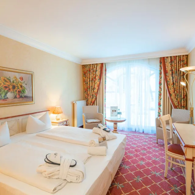 غرفة بسرير مزدوج بإطلالة على البحر بشرفة، Rugard Thermal Strandhotel 4/7