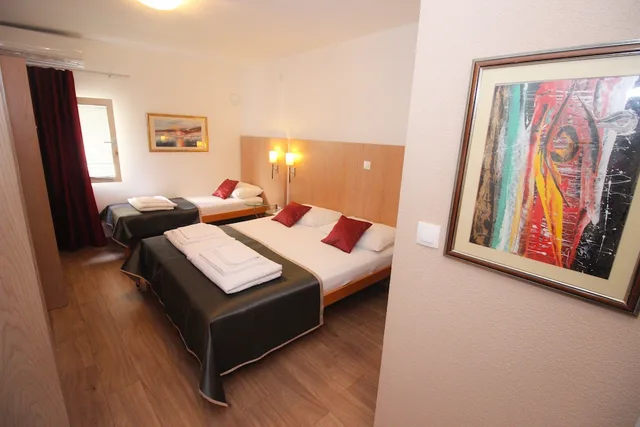 Standard, Triple, Motel Deny 9/10