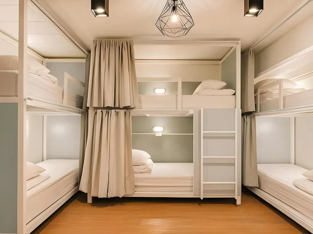 Ladies, Mixed Dorm, Salee Hostel 2/4