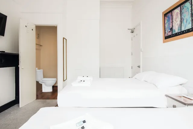 غرفة قياسية بسريرين منفصلين، OYO The Lodge Bournemouth 6/7