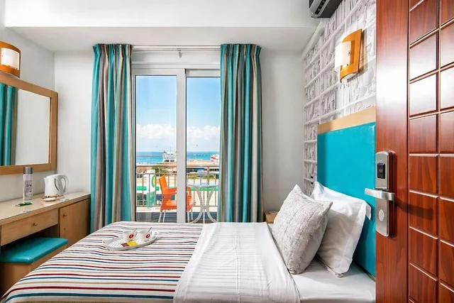 غرفة قياسية بسريرين منفصلين بإطلالة على المرفأ، Life Hotel 4/10