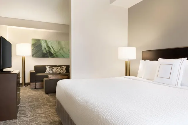 جناح بسرير كينج مع سرير سحّاب إضافي مع أريكة لذوي الإعاقة، SPRINGHILL SUITES BY MARRIOTT WEST PALM BEACH I-95 2/6