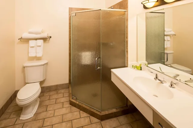 غرفة قياسية بسرير كوين، Kress Inn Ascend Hotel Collection 6/8