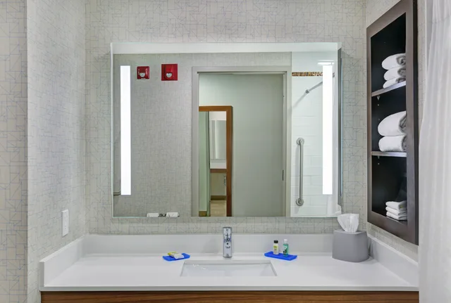 جناح بسرير كينج لذوي الإعاقة، Holiday Inn Express Hotel Suites Woodstock South 3/4