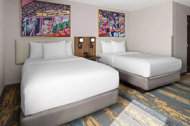 غرفة بسرير مزدوج، La Quinta Inn & Suites by Wyndham Memphis I-240 2/10