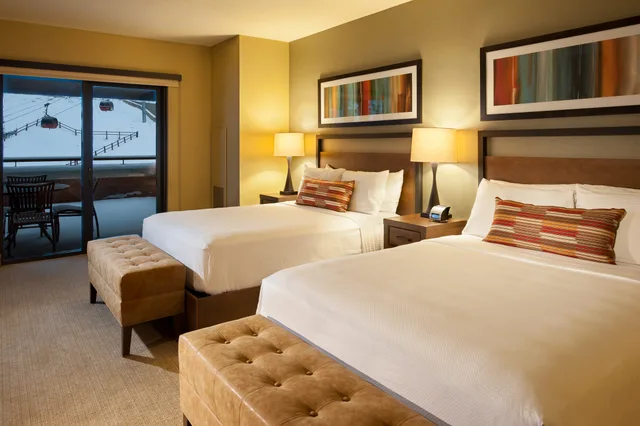 Grand, Summit, 2 Queen Beds، Grand Summit Hotel 1/3