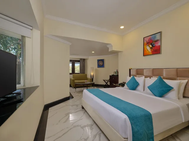 Classic, Queen Bed, Sterling Mount Abu 5/9