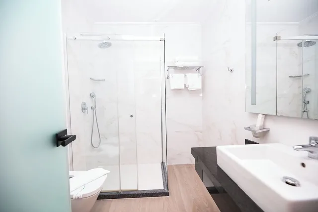 غرفة بسرير كوين بإطلالة على البحر بشرفة، Agimi And S Hotel 9/10