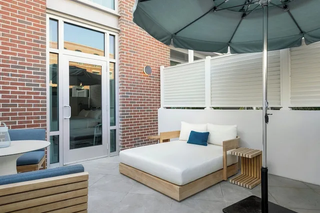 Room, 2 Queen Beds, Pool Side, Patio، The Limited Hotel Charleston 7/10