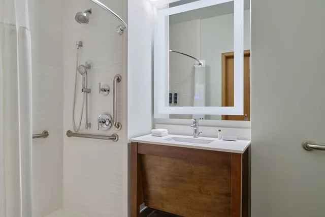 Design, 2 Queen Beds، FOUR POINTS BY SHERATON HOUSTON INTERCONTINENTAL AIRPORT 6/7