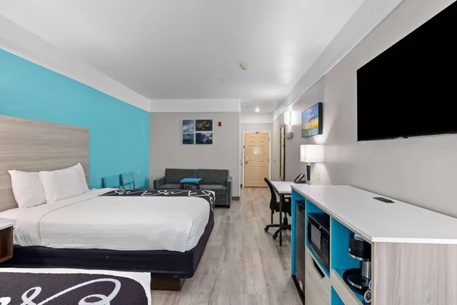جناح تنفيذي بسرير كوين مع أريكة، La Quinta Inn Suites Raymondville 1/10