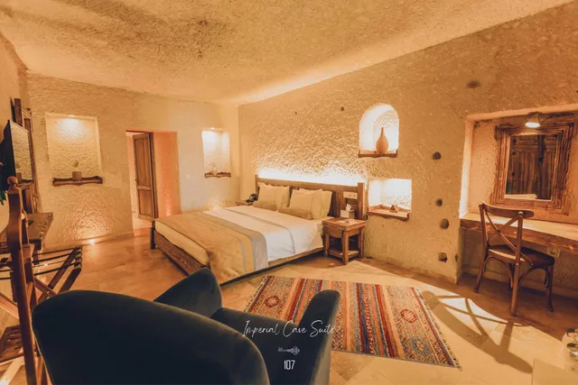 Cave, Imperial, Suite, Hot Tub، Nino Cave Suites 3/6