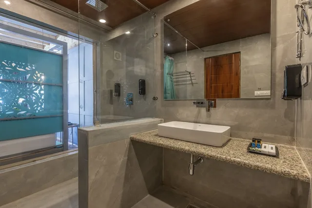 Luxury, King Bed, Mountain View, Balcony, Echor Himalayan Heights Luxe Manali 8/8