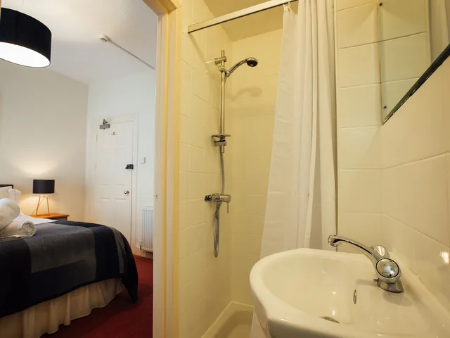 غرفة بسرير كوين، Lindholme Guest House 2/2