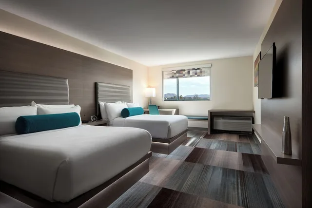 Chic, 2 Double Beds, Pool View، Aloft Scottsdale 1/9