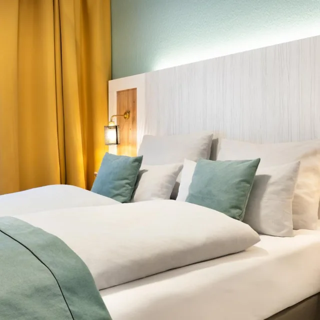 Standard, King Bed, Garner Hotel Cologne - Engelbertz By IHG 1/6