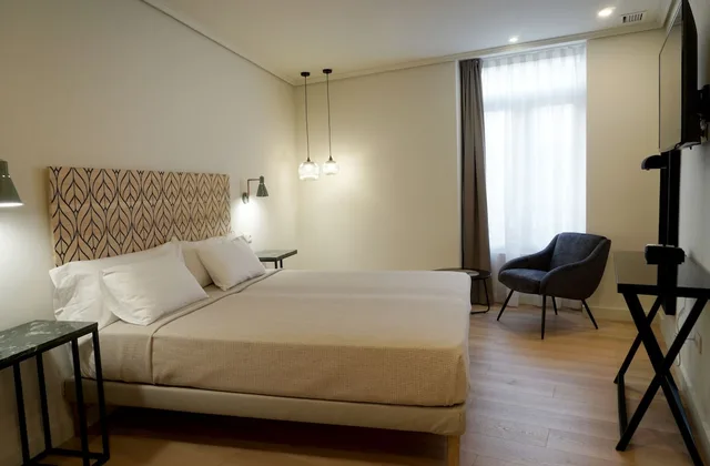 غرفة سوبيريور ثلاثية بفراش فوتون وسريرين منفصلين، Md Design Hotel Portal Del Real 1/10