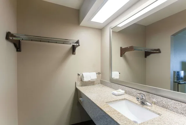 Standard, 2 Queen Beds, Super 8 By Wyndham Clarksville Northeast 6/7