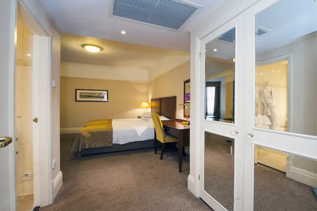غرفة قياسية بسريرين منفصلين، Macdonald Burlington Hotel 4/4