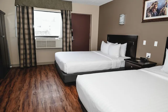 غرفة قياسية بسريرين كوين، Quality Hotel & Conference Centre Peace River 2/3