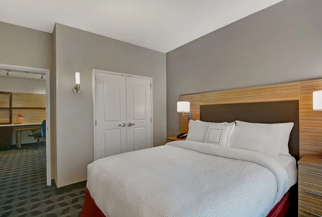 جناح بسرير كوين بغرفة نوم واحدة مع أريكة، Hotel Towneplace Suites By Marriott Sarasota Bradenton West 2/10
