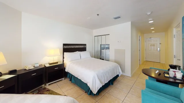 غرفة قياسية بسريرين كوين بإطلالة على البحر، Holiday Inn Resort Grand Cayman, an IHG Hotel 7/10