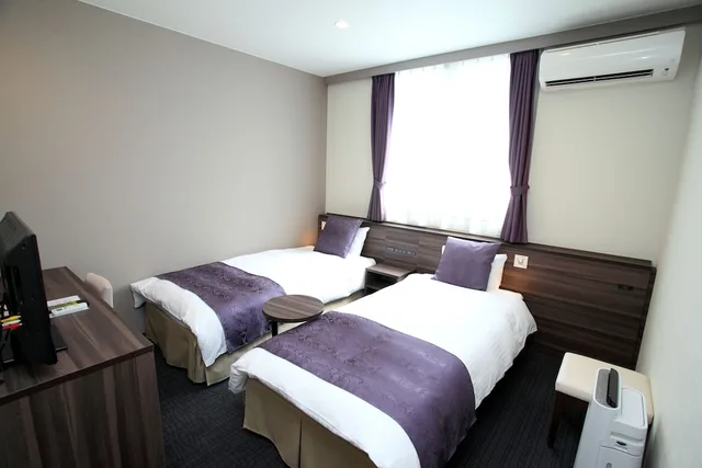 Room, Twin Beds, New Commander Hotel Osaka (ex City Hotel Newcommander) 3/3