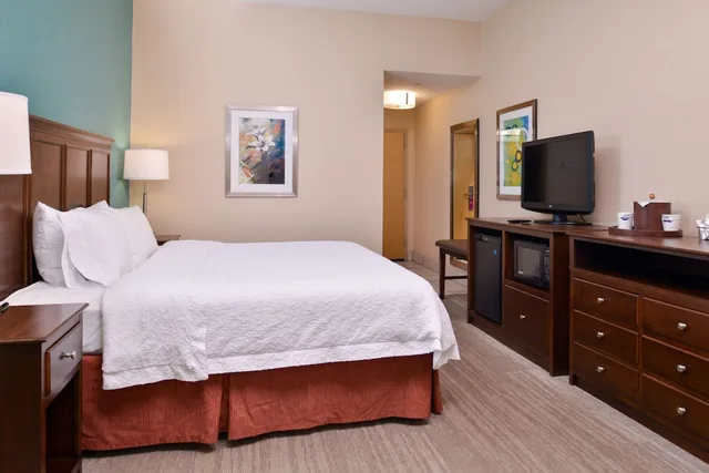 غرفة بسرير كوين لذوي الإعاقة، Spark by Hilton Decatur 1/3