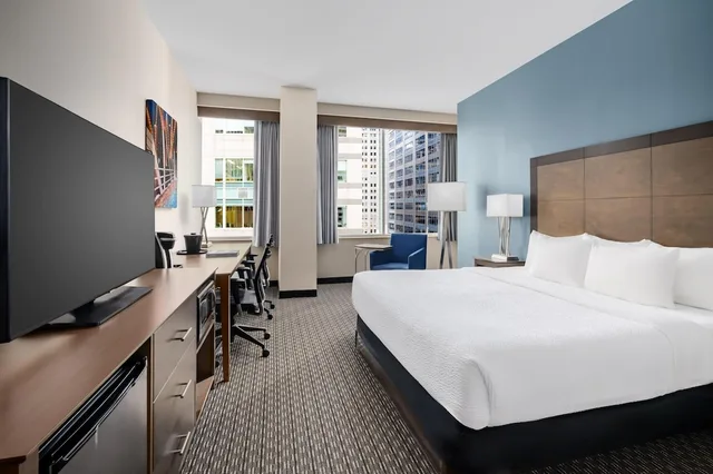 غرفة ديلوكس بسرير كينج، La Quinta Inn Suites By Wyndham Chicago Downtown 5/10
