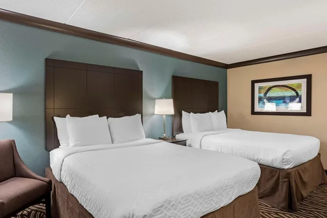 غرفة قياسية مفردة بسرير كينج مع أريكة، Kingston Hotel And Conference Center 1/2