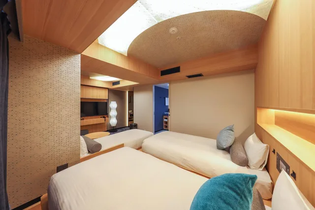 Deluxe, Twin Beds, Two Extra Beds، Hotel Keihan Tenmabashiekimae 1/4