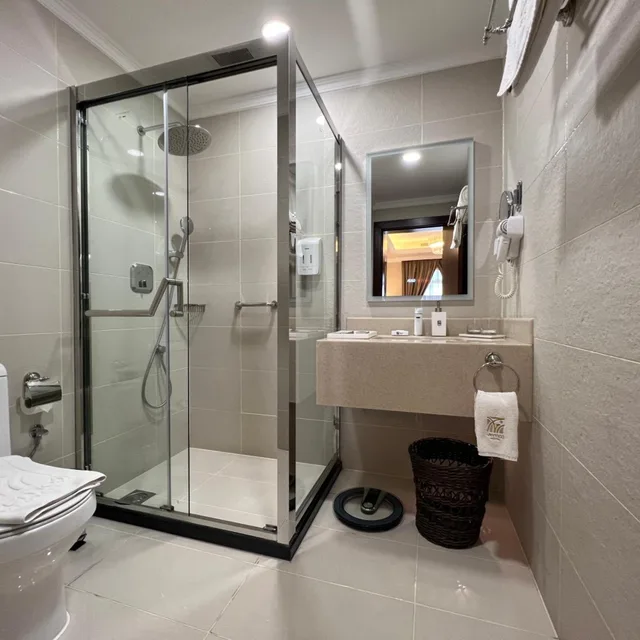 جناح سوبيريور، Remaj Hotel 6/6