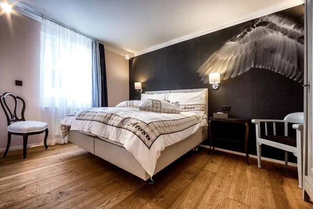غرفة قياسية بسرير كوين، Home Hotel Arosa 1/5